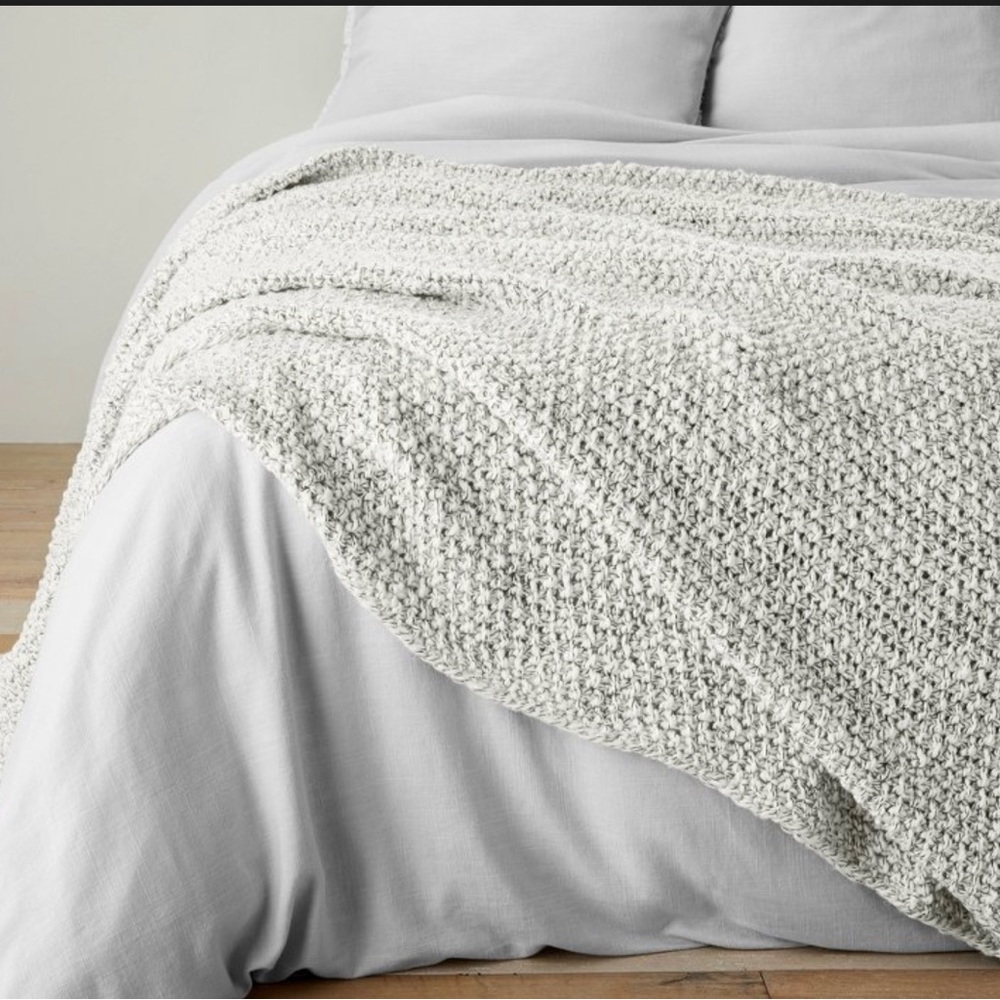 CASALUNA  chunky knit bed blanket -marked gray - King NWT